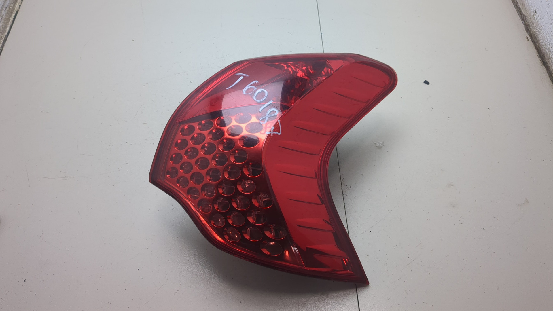 Фонарь задний правый