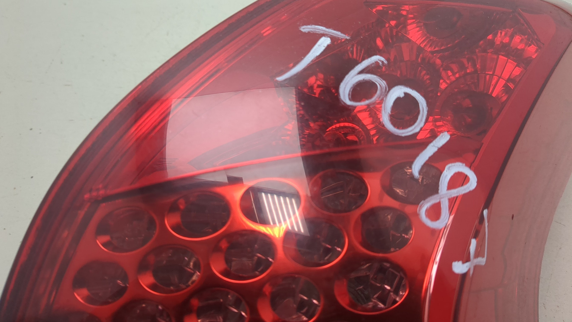 Фонарь задний правый