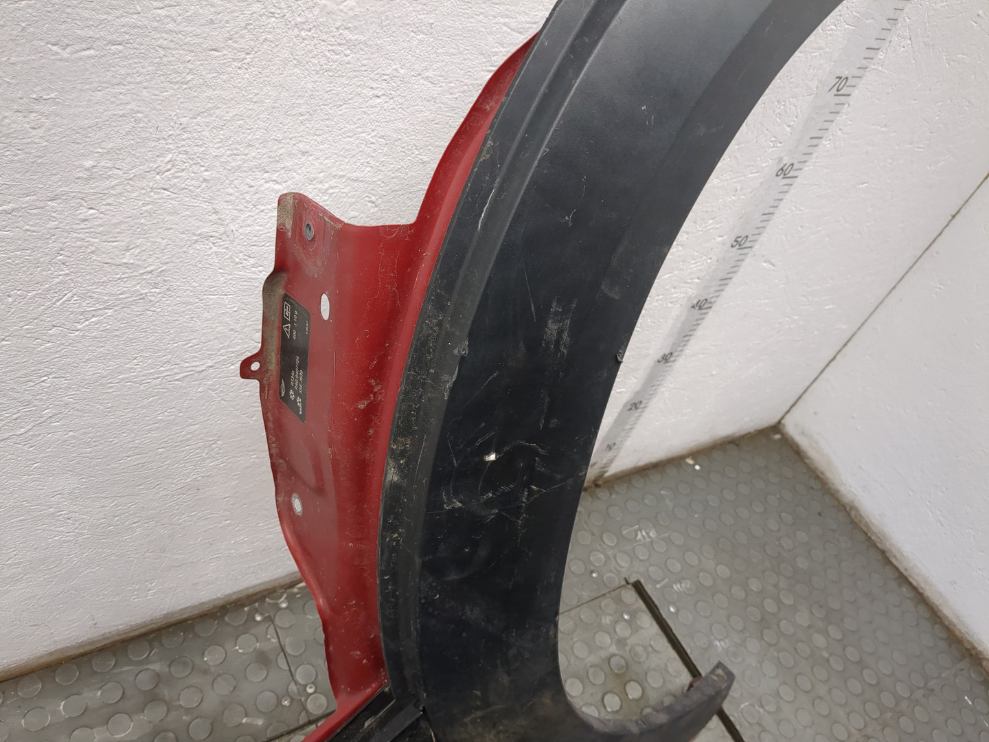 Крыло переднее правое