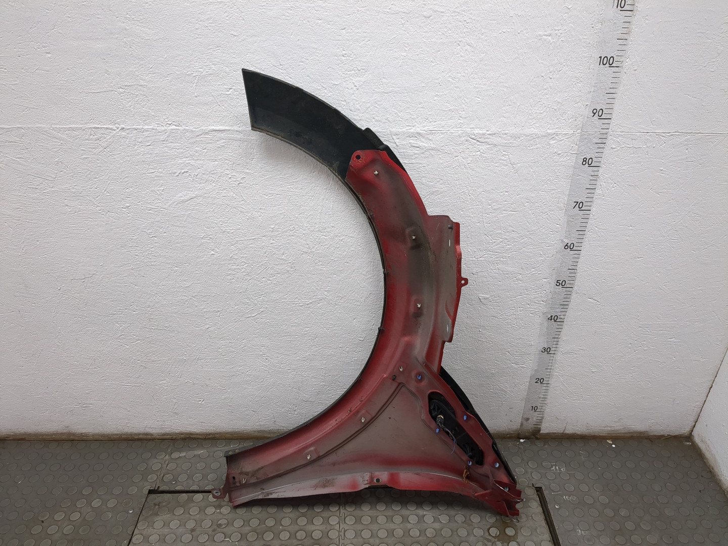 Крыло переднее правое