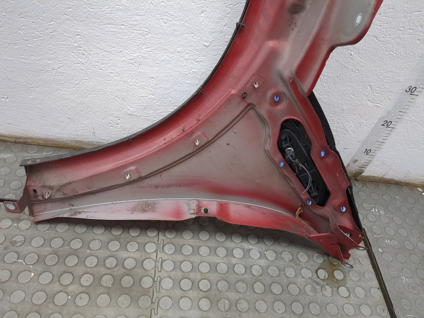 Крыло переднее правое