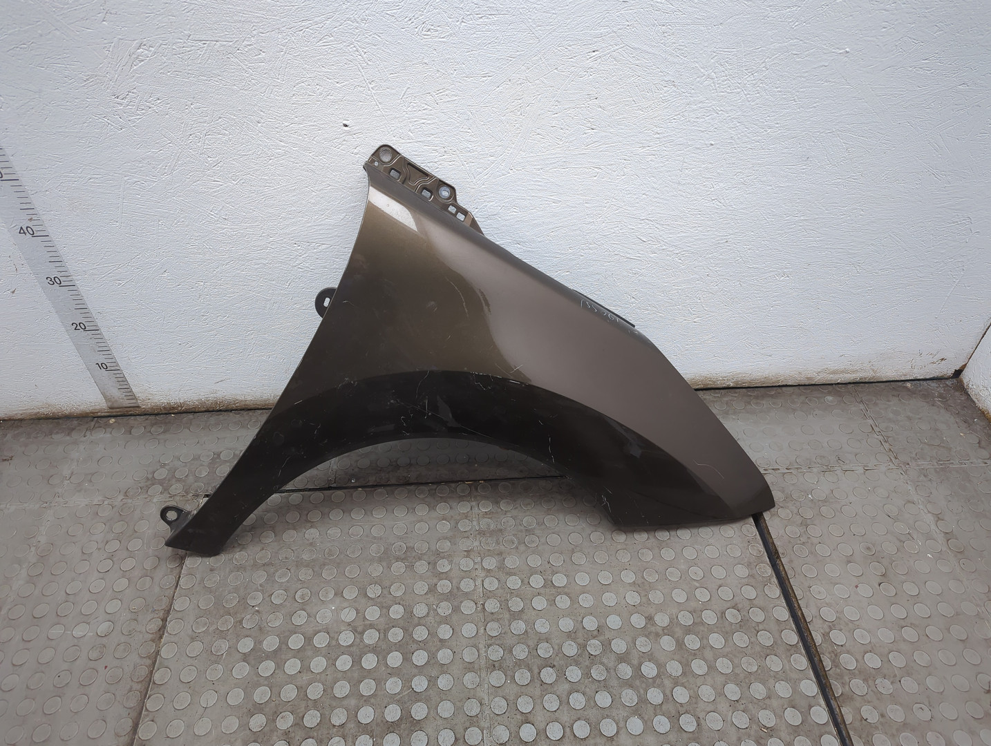 Крыло переднее правое