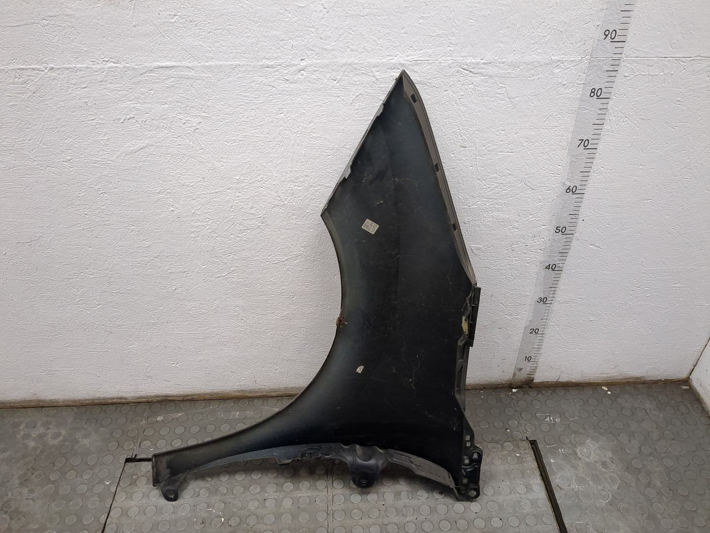 Крыло переднее правое