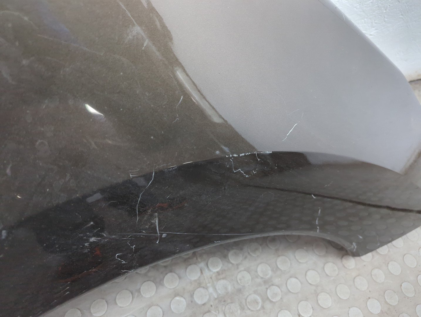 Крыло переднее правое