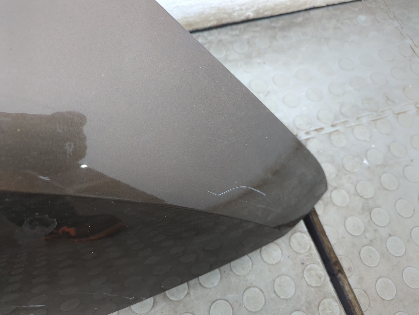 Крыло переднее правое