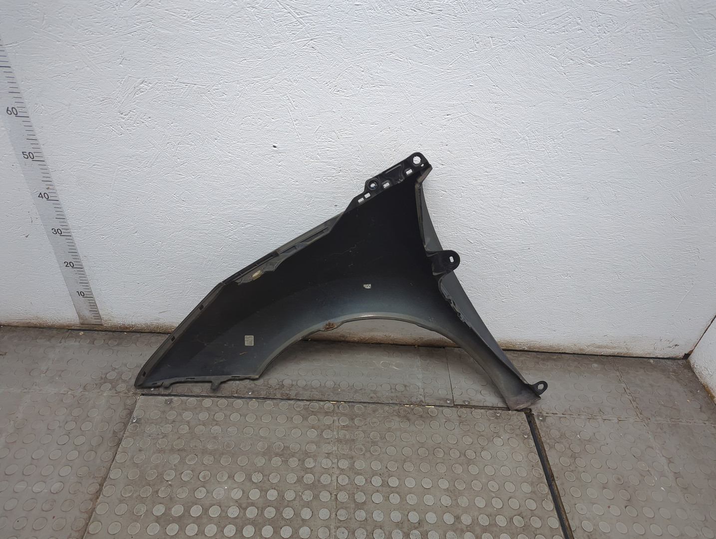 Крыло переднее правое