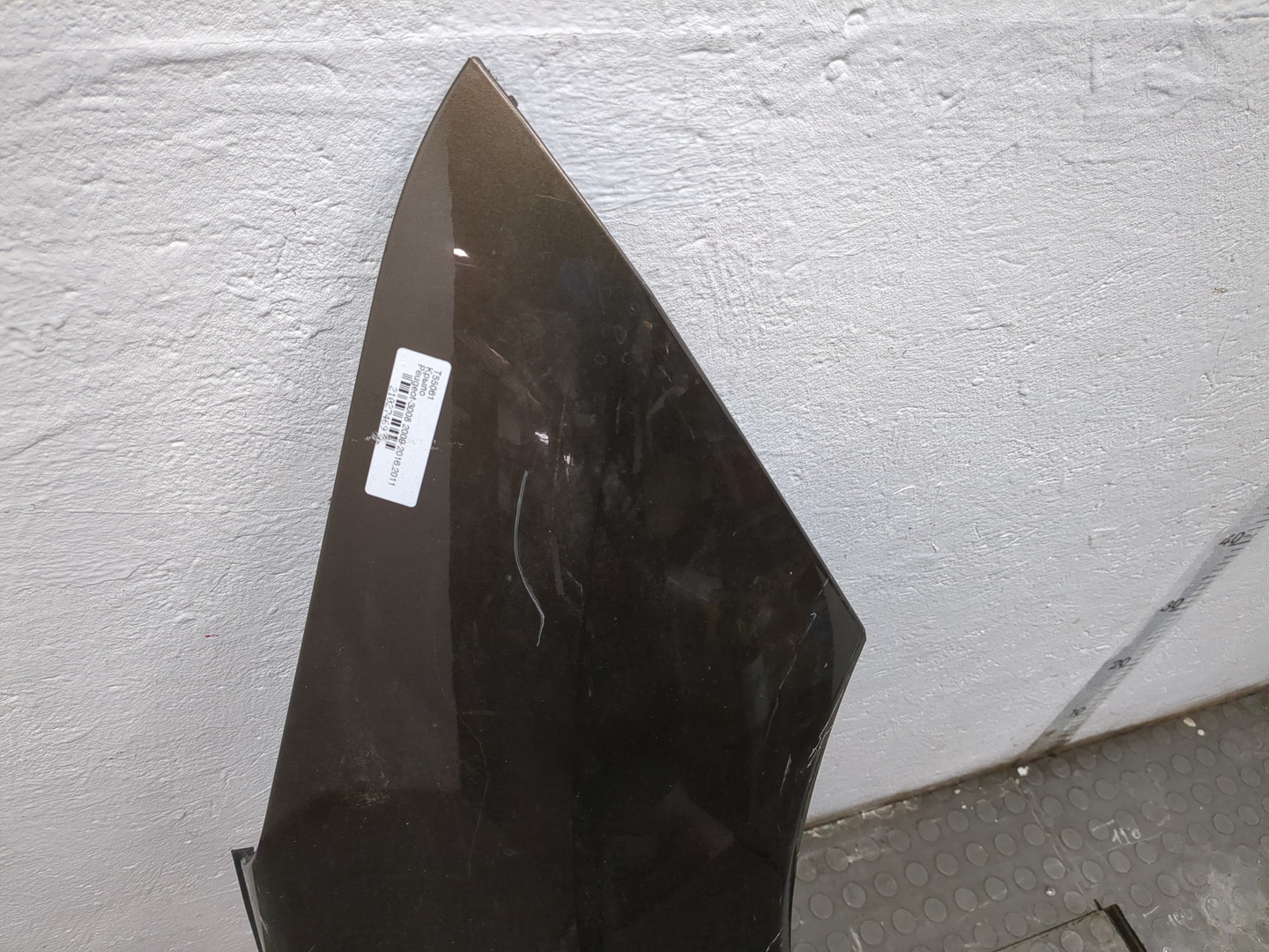 Крыло переднее правое