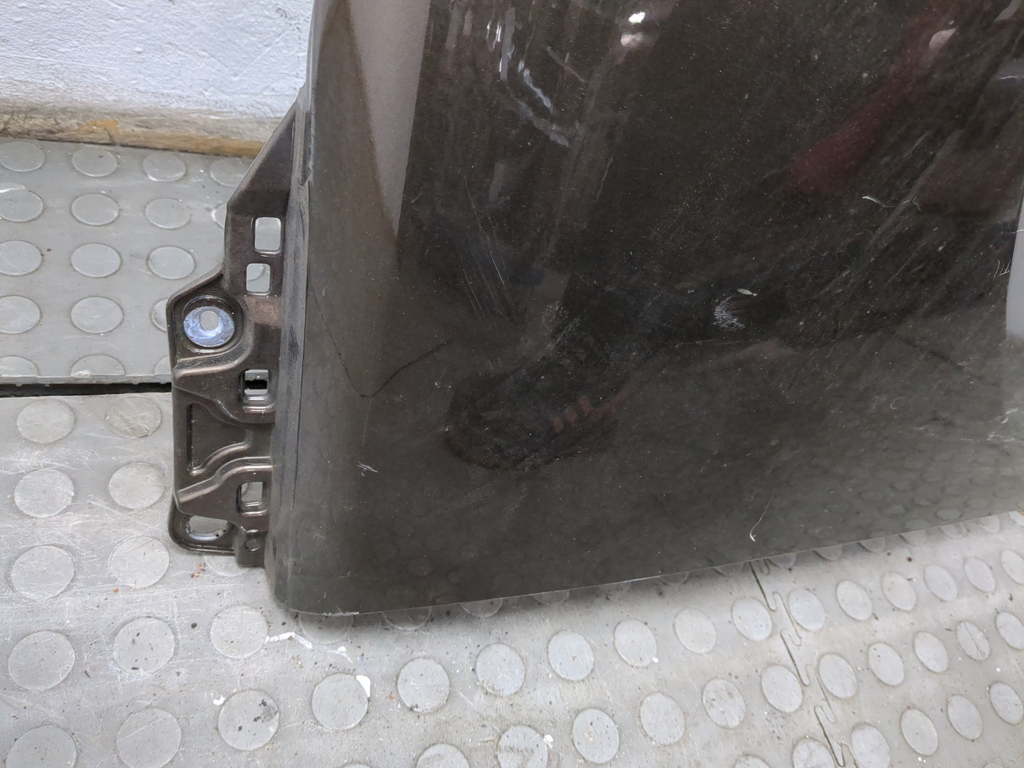 Крыло переднее правое