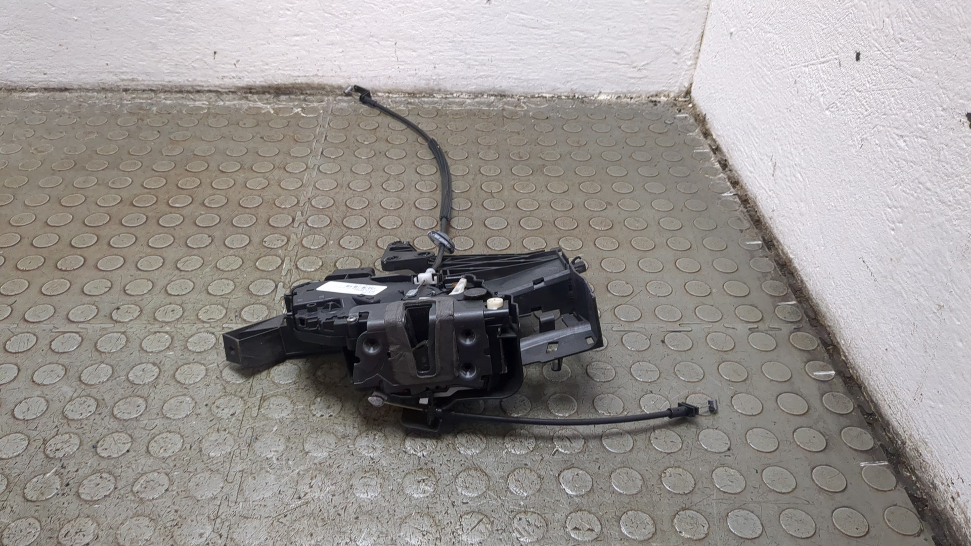 Замок двери задней правой