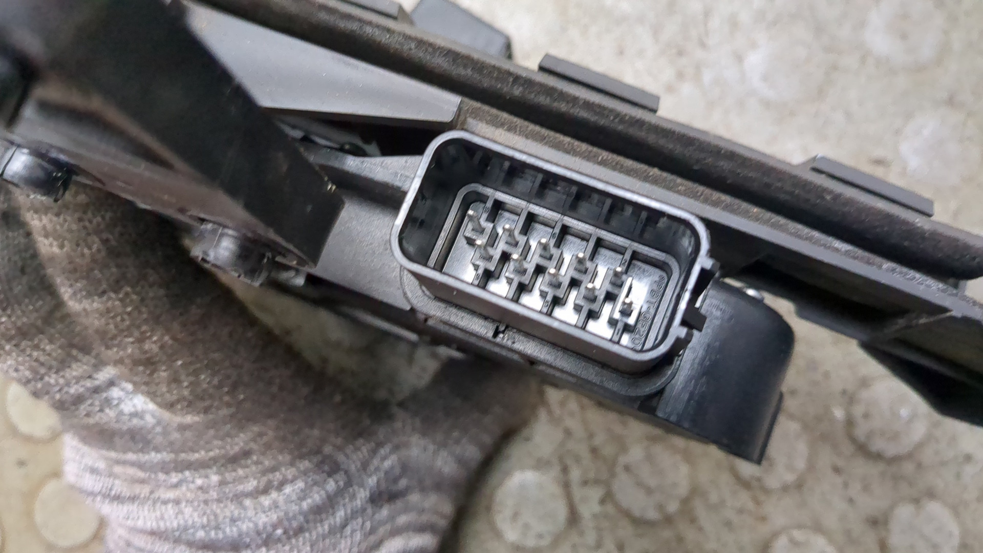 Замок двери задней левой