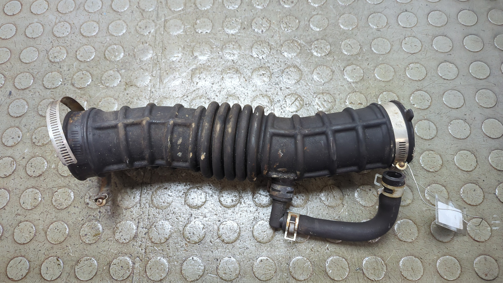 Патрубок воздушного фильтра