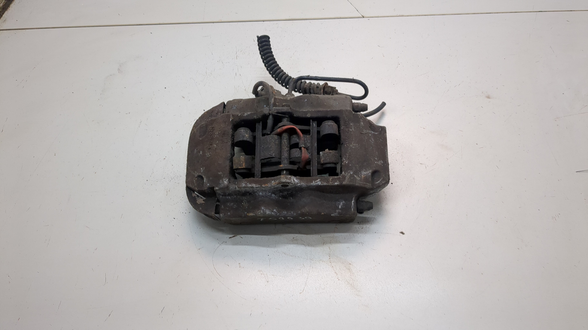 Суппорт задний левый