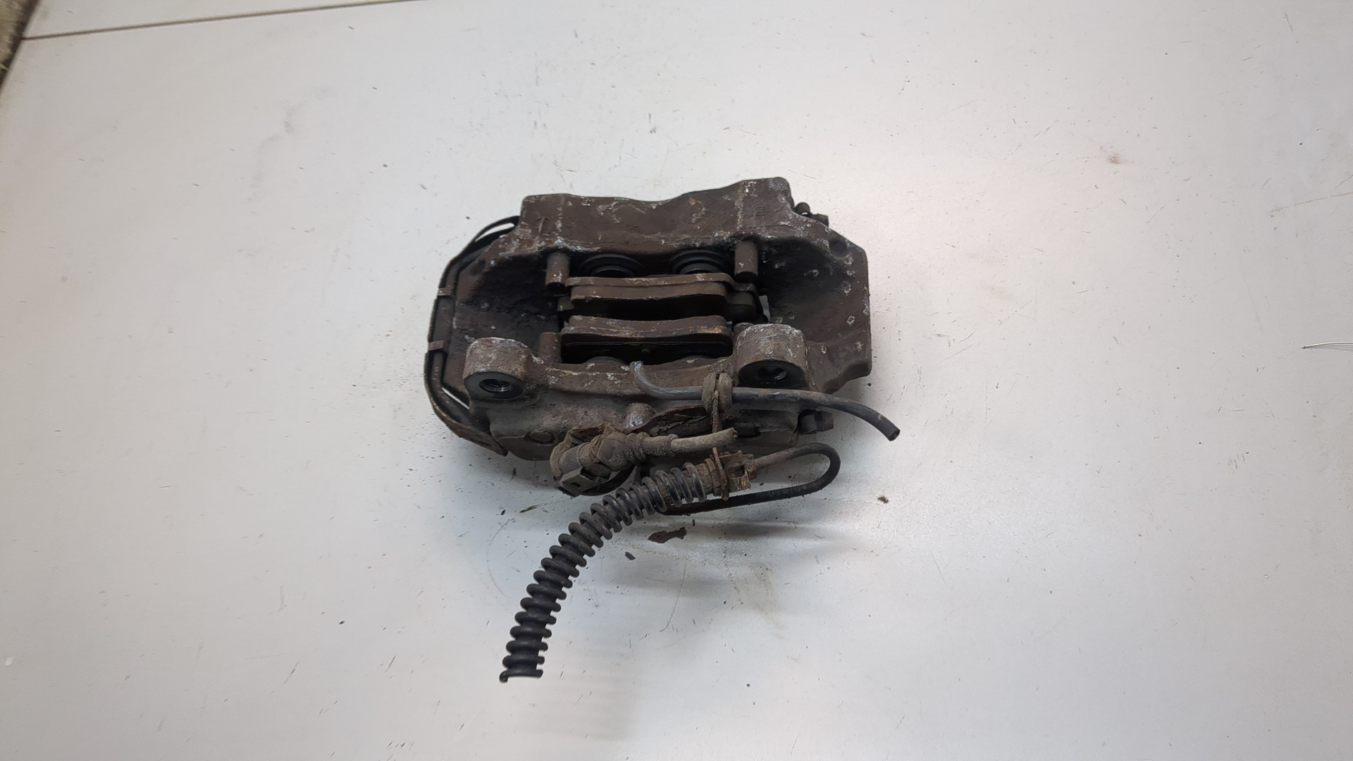 Суппорт задний левый