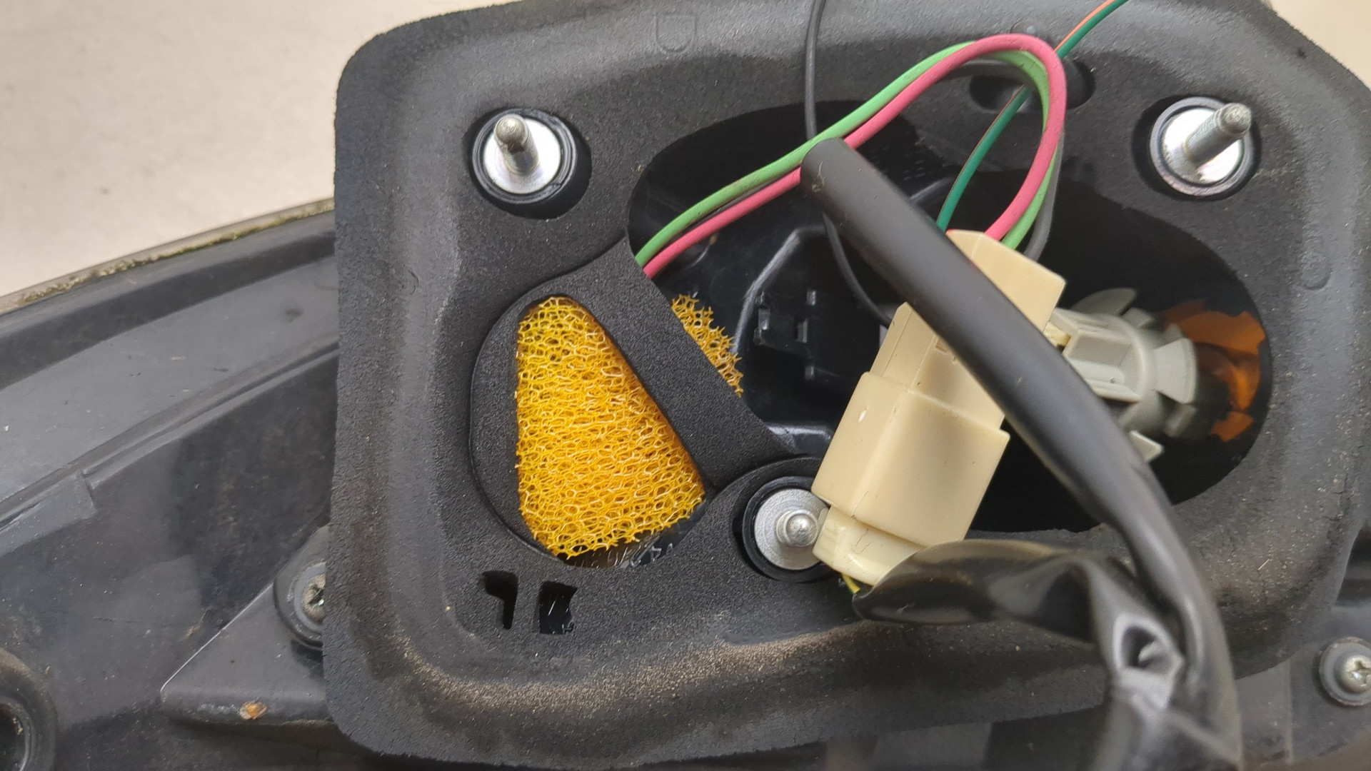 Фонарь задний левый