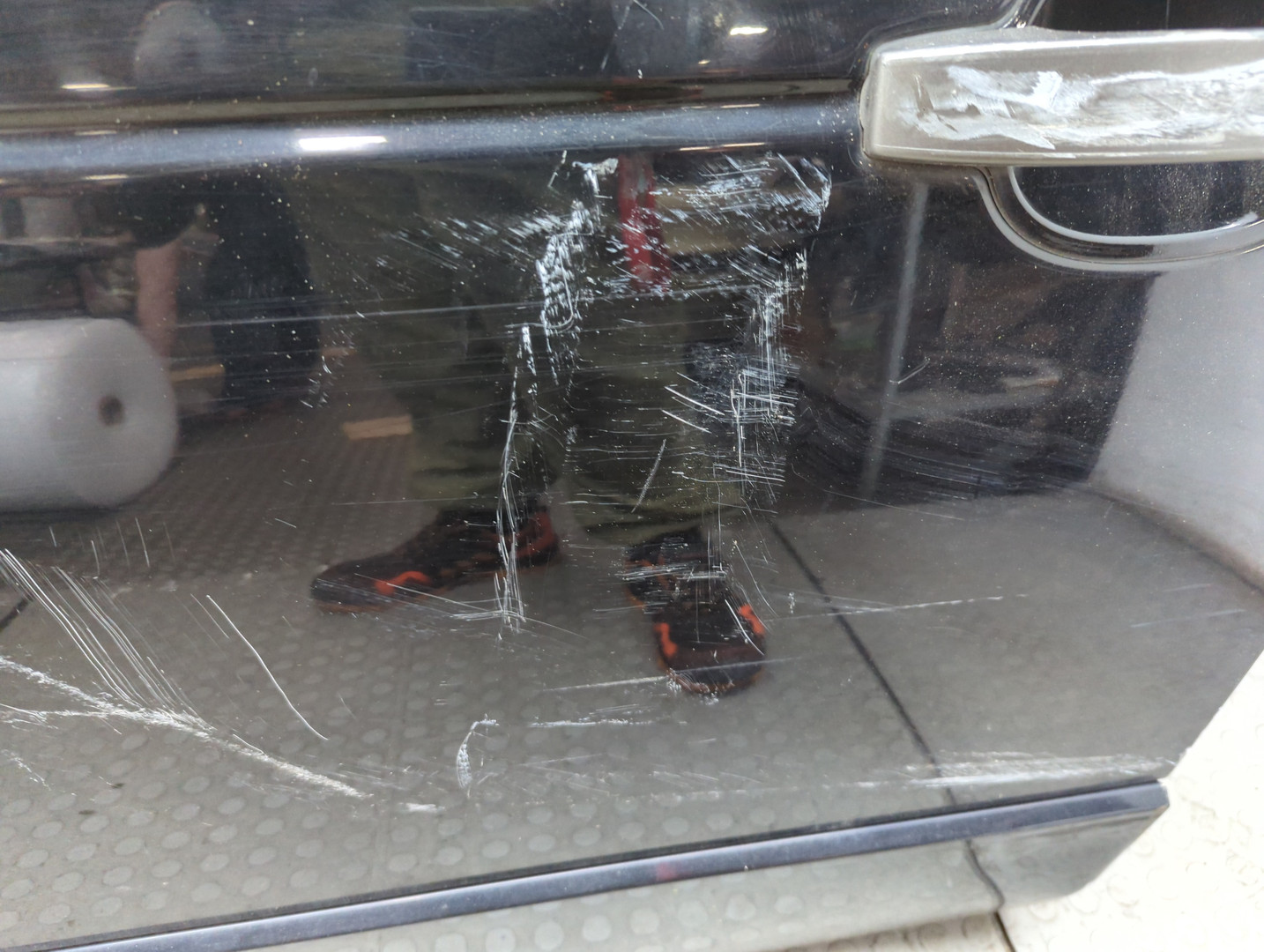 Дверь передняя левая