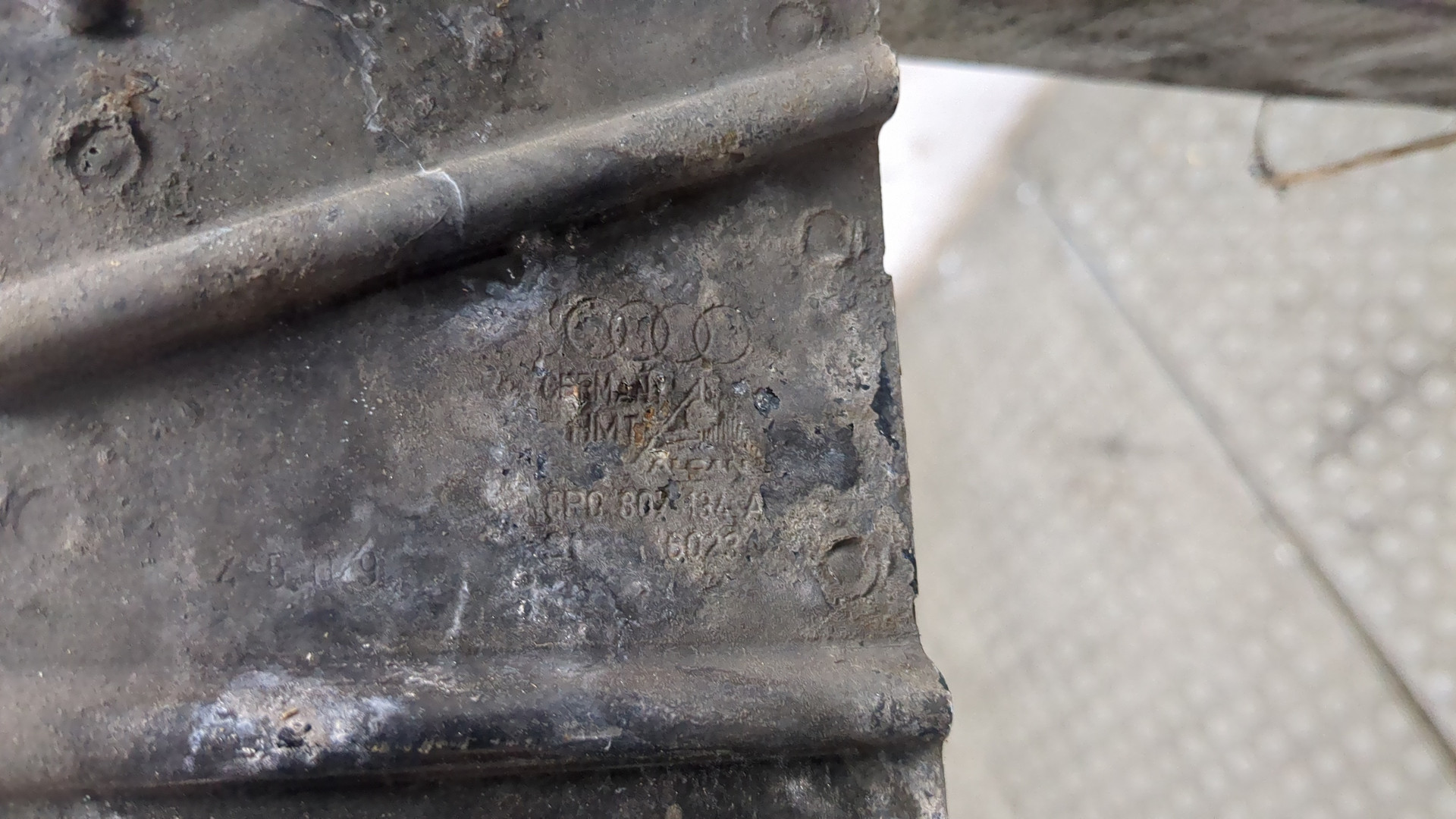 Усилитель переднего бампера