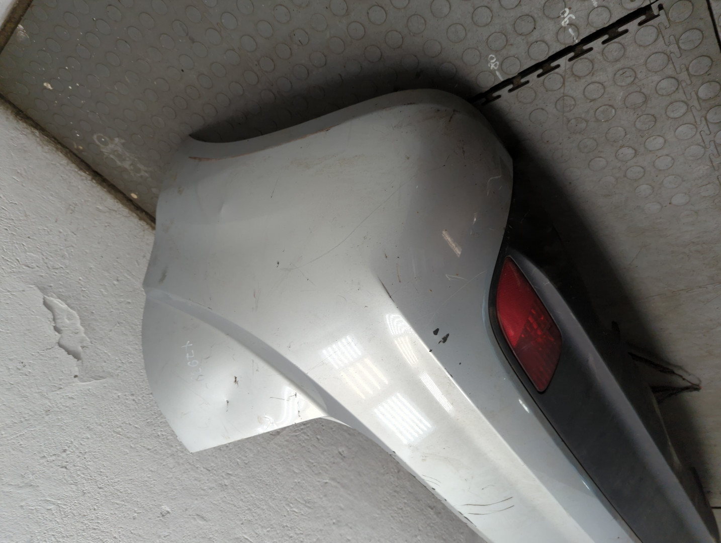 Бампер задний