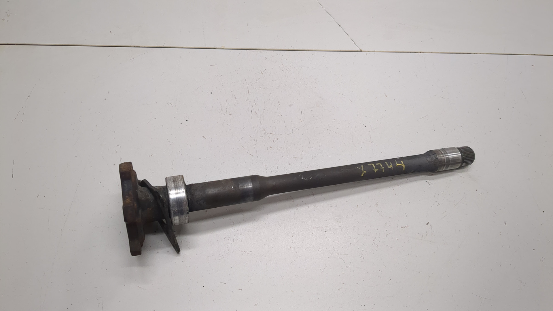 Полуось передняя правая