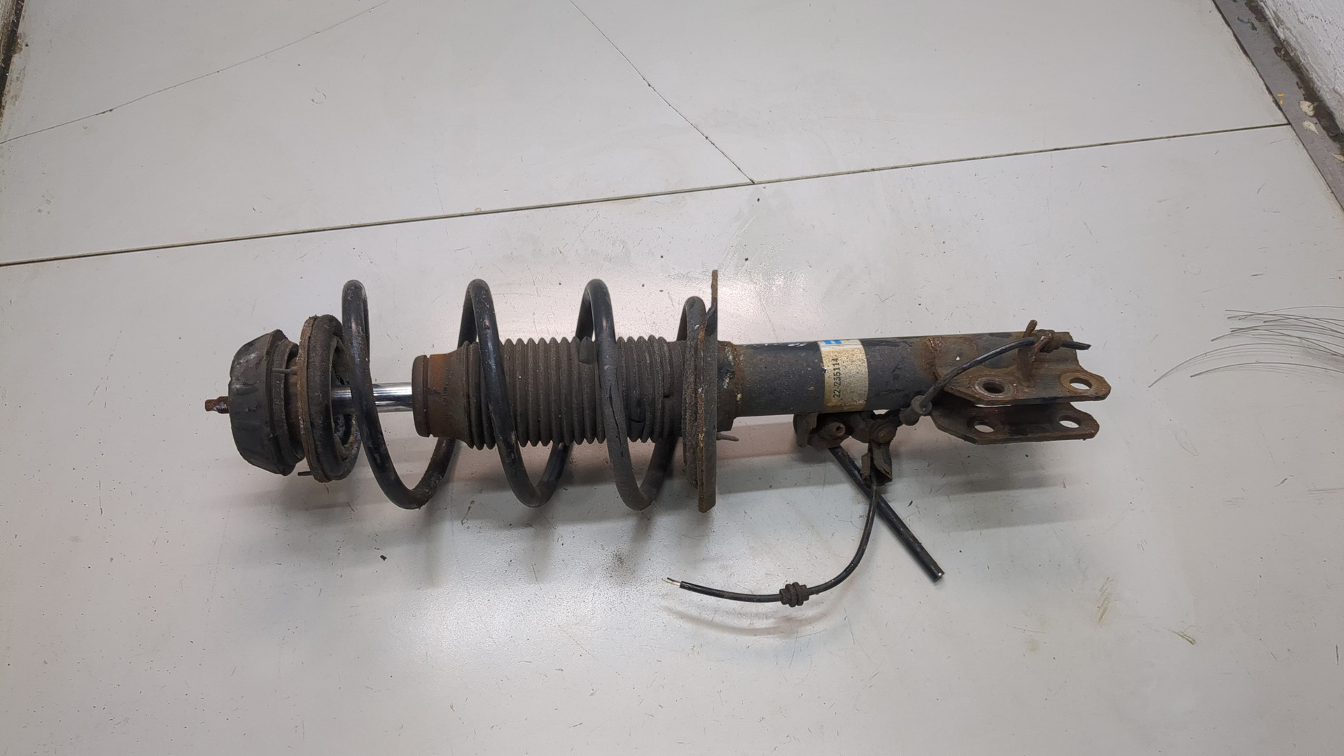 Амортизатор передний правый