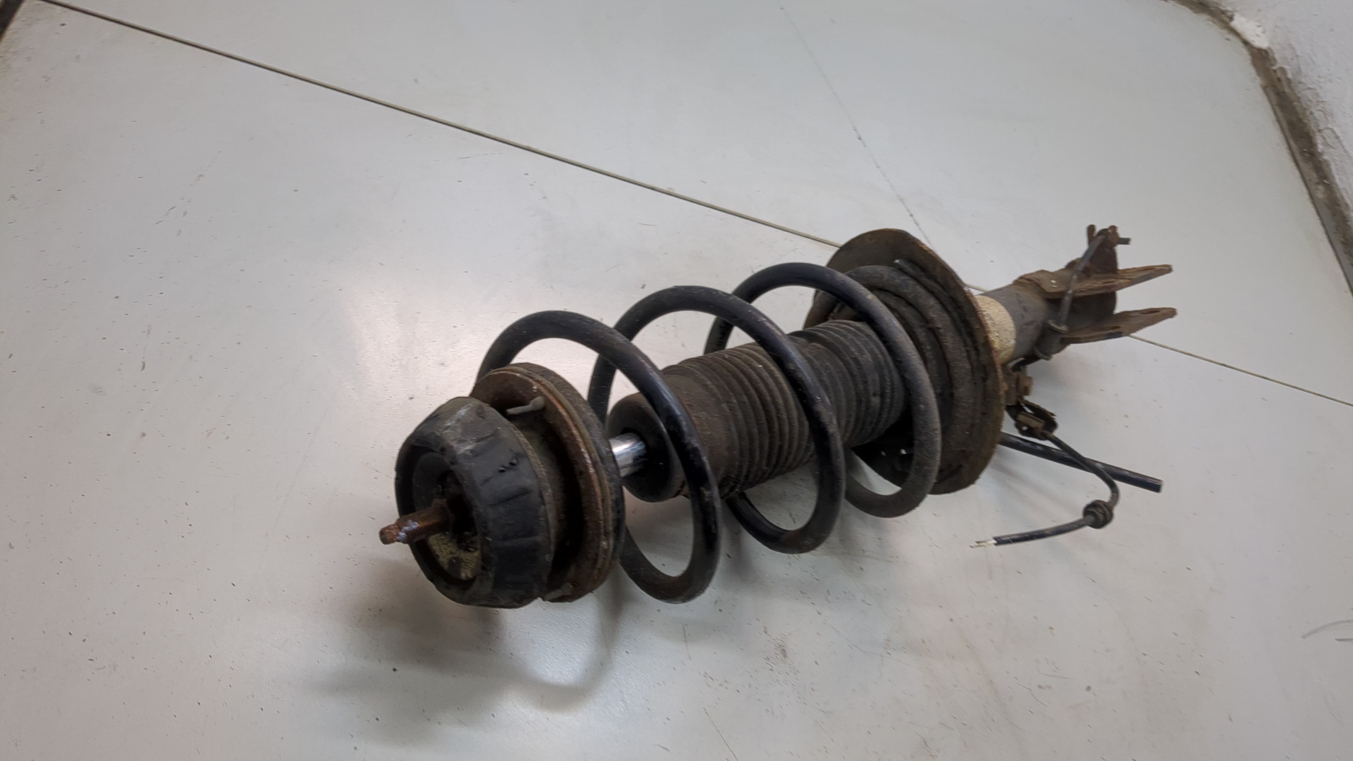 Амортизатор передний правый