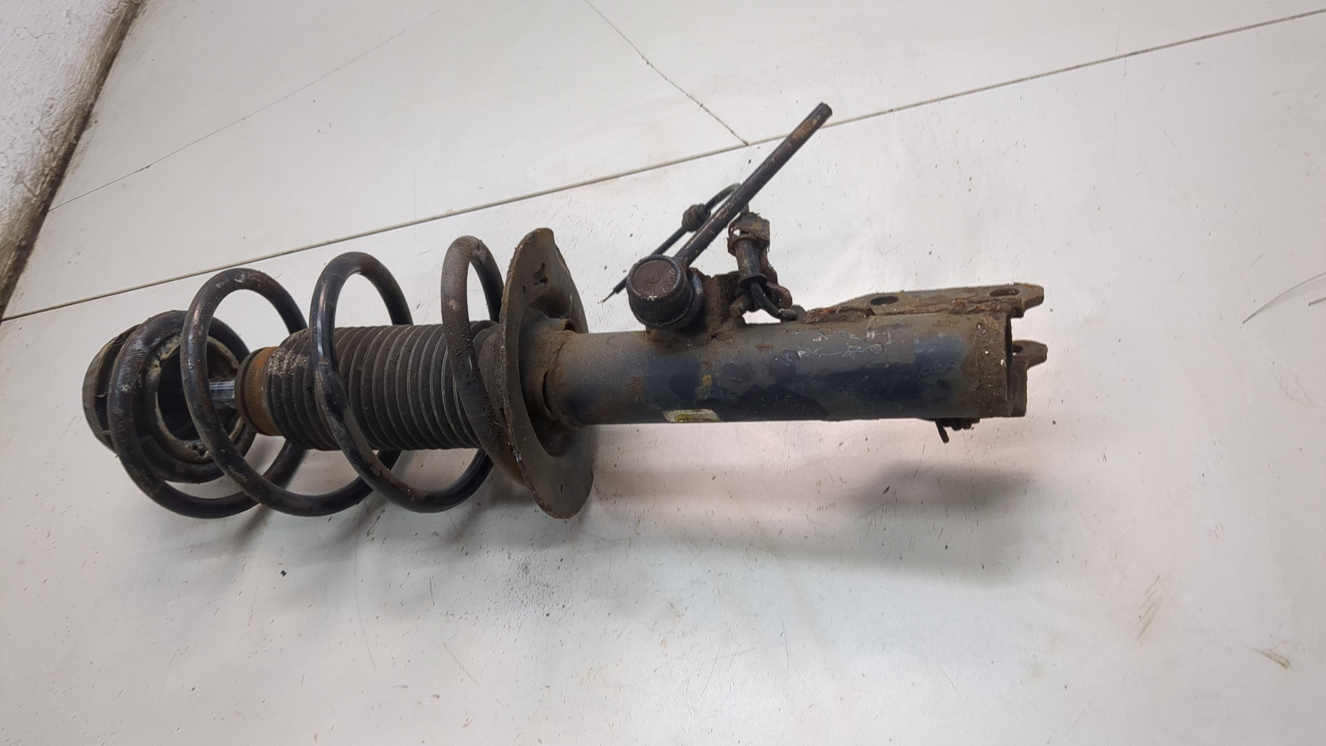 Амортизатор передний правый