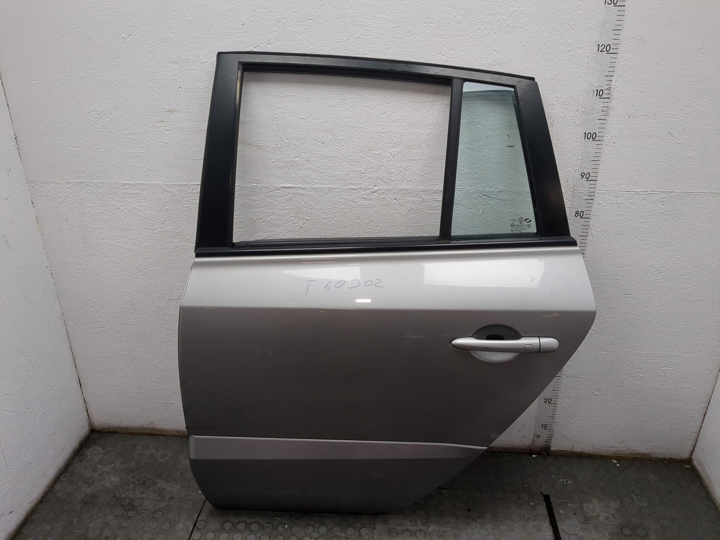 Дверь задняя левая