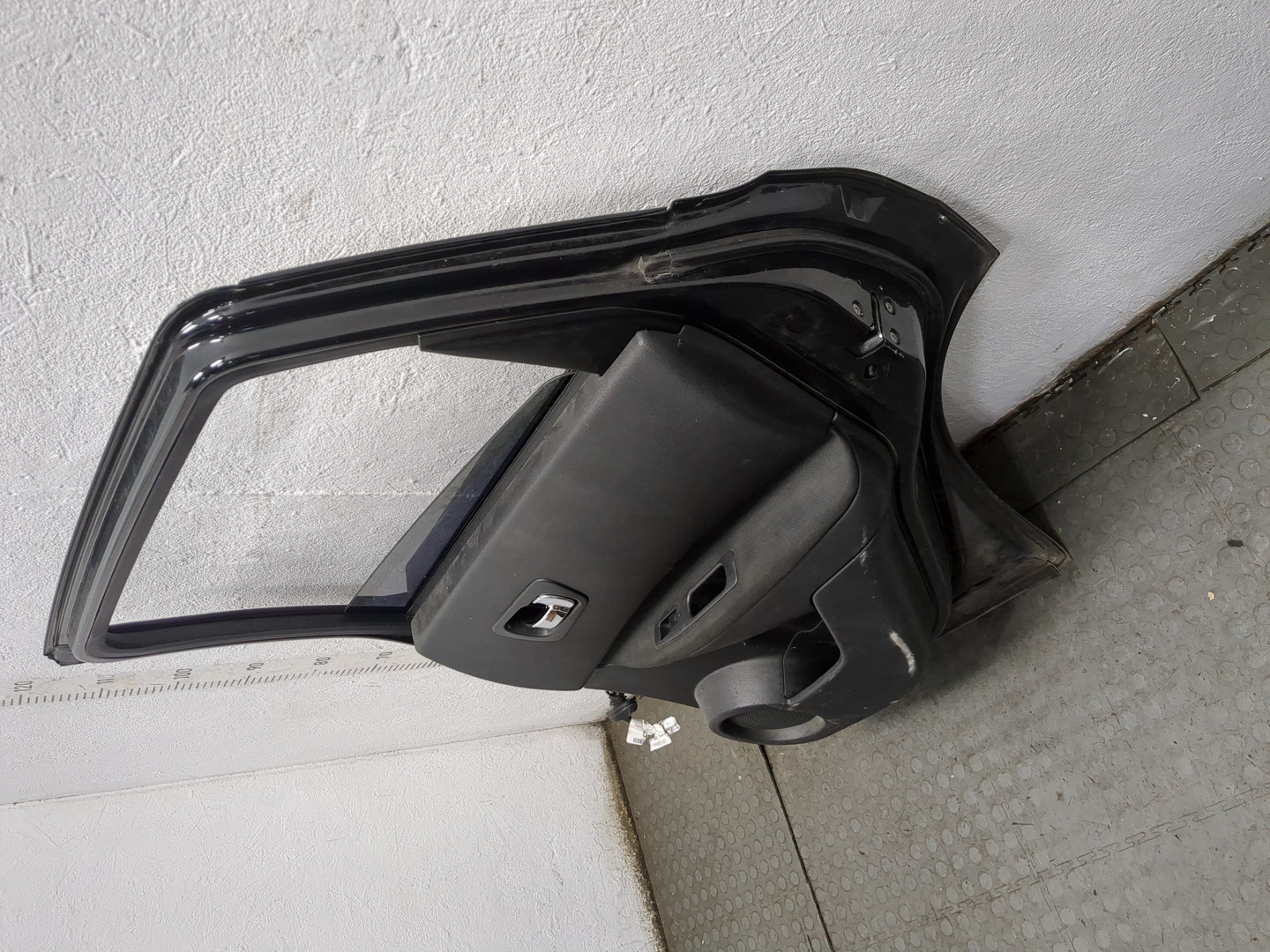 Дверь задняя правая