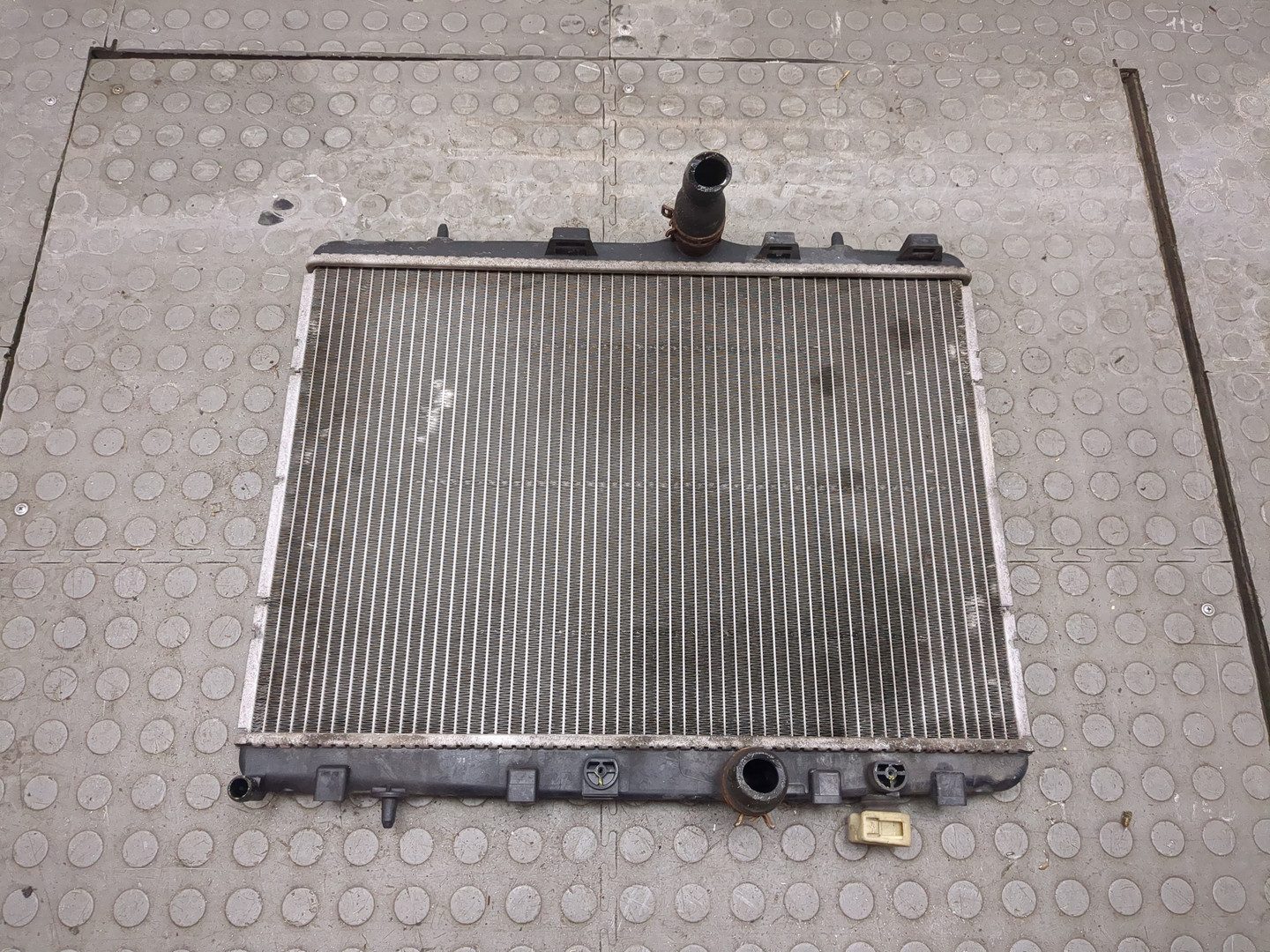 Радиатор охлаждения двигателя основной