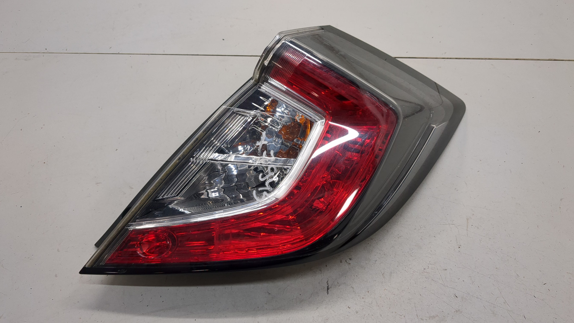 Фонарь задний правый