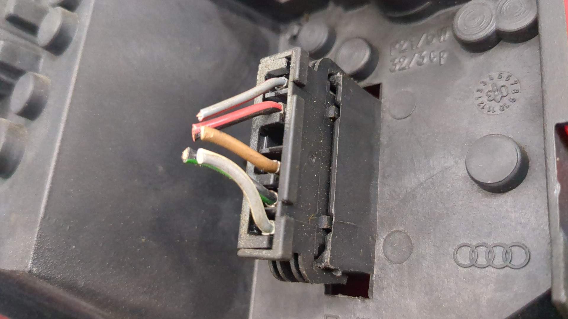 Фонарь задний правый