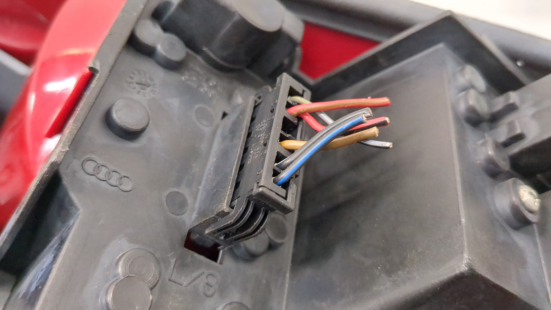 Фонарь задний левый