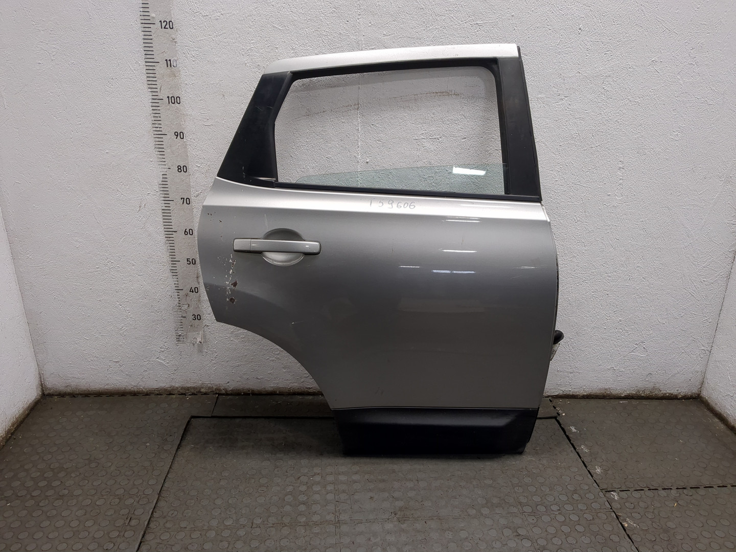 Дверь задняя правая