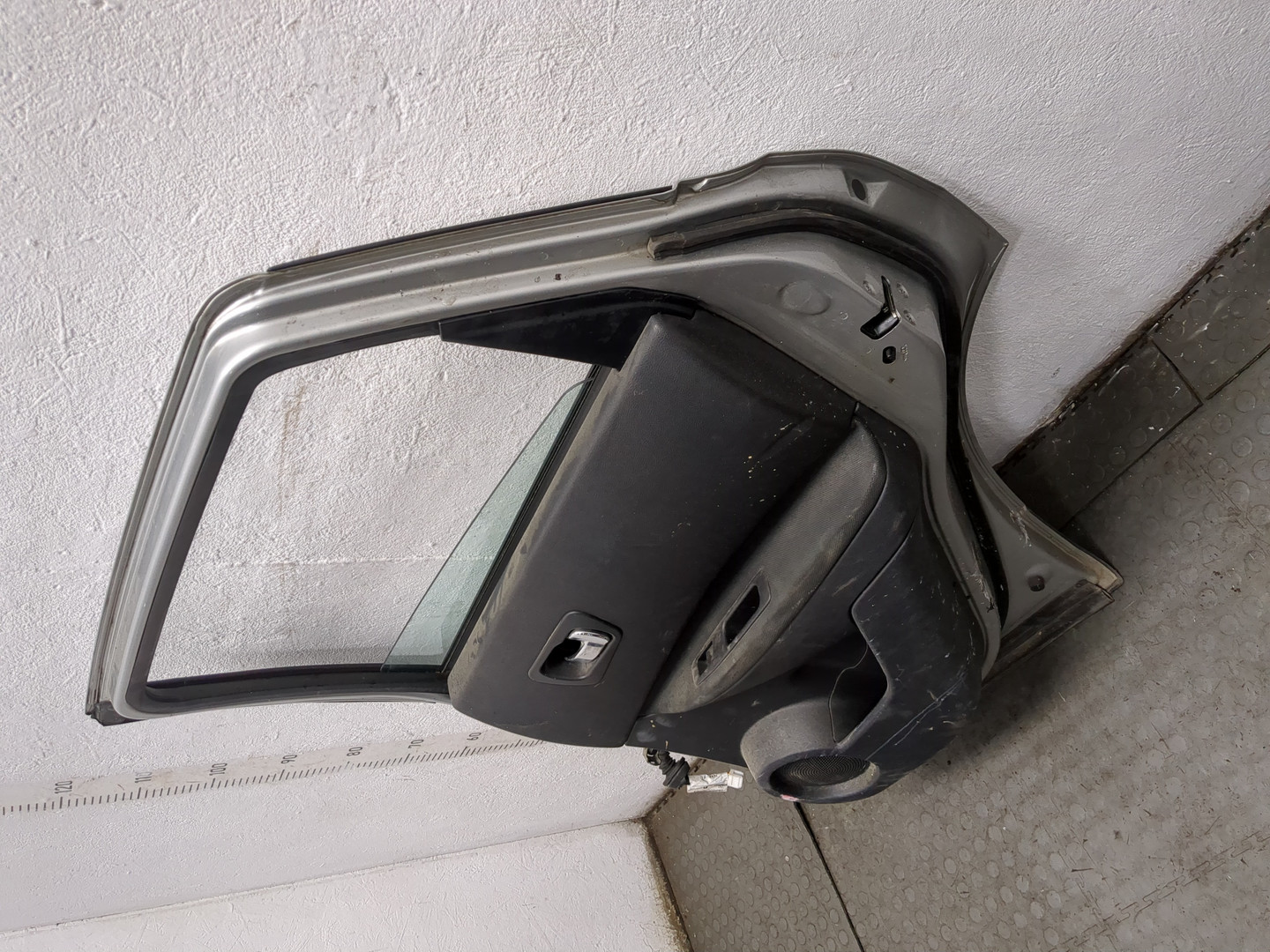 Дверь задняя правая