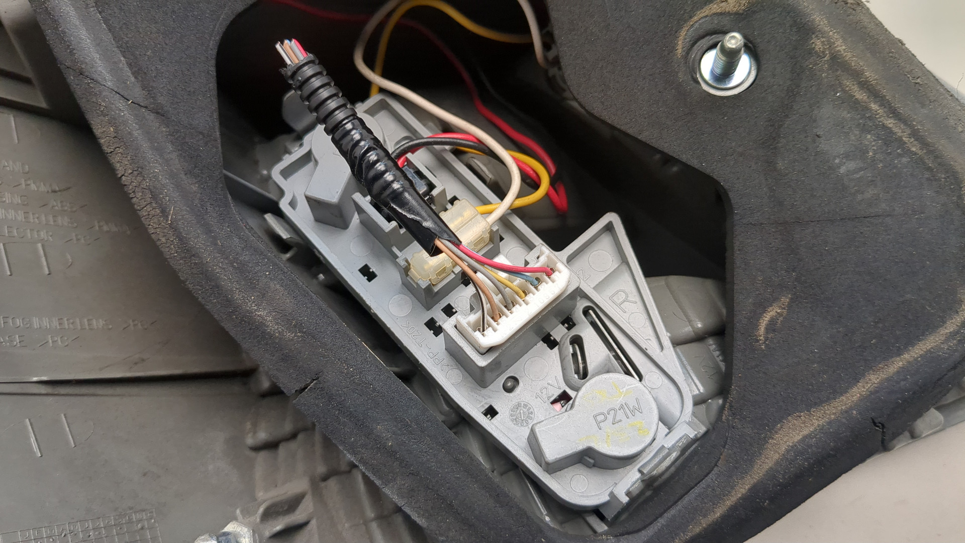 Фонарь задний правый