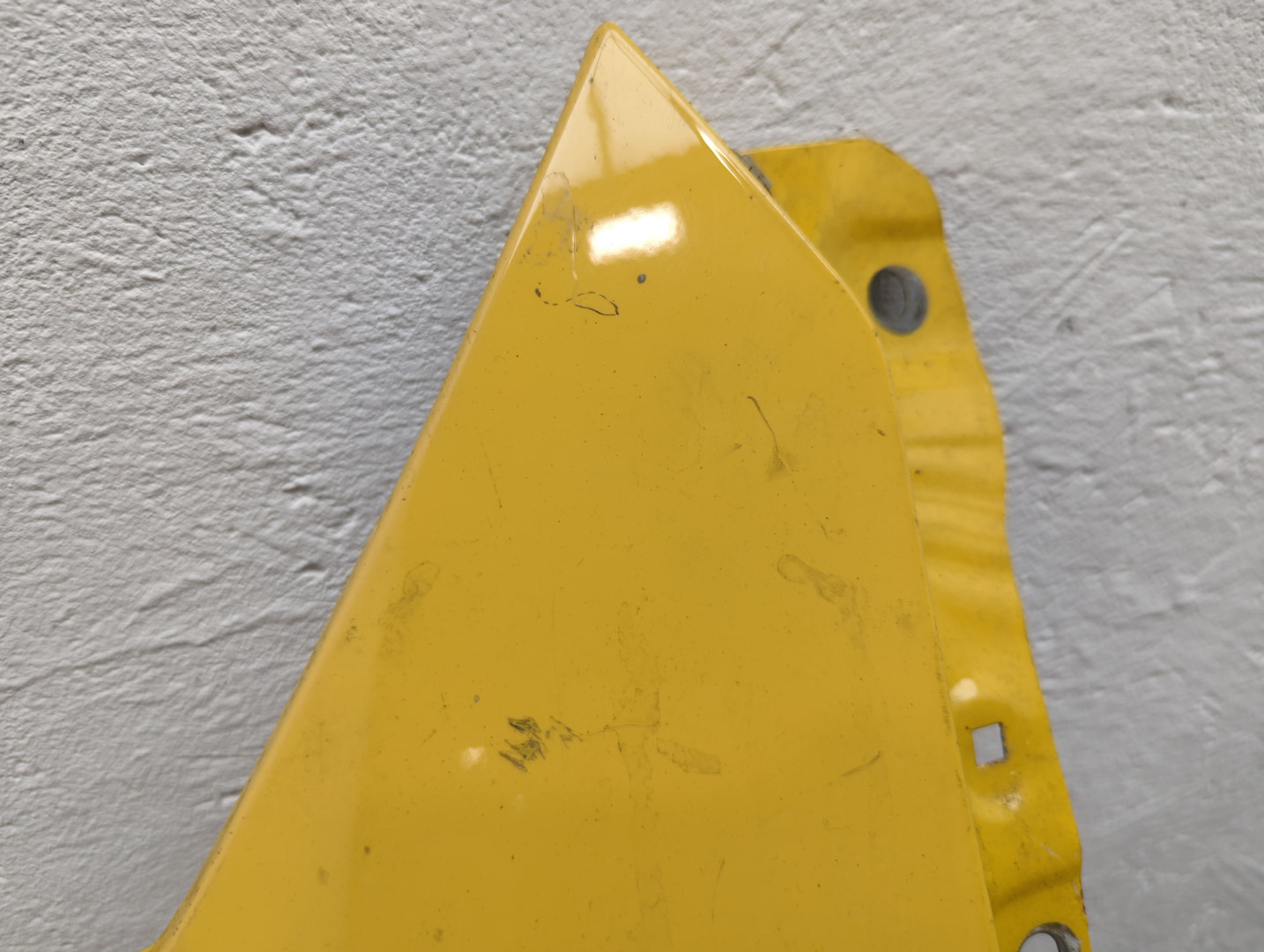 Крыло переднее правое