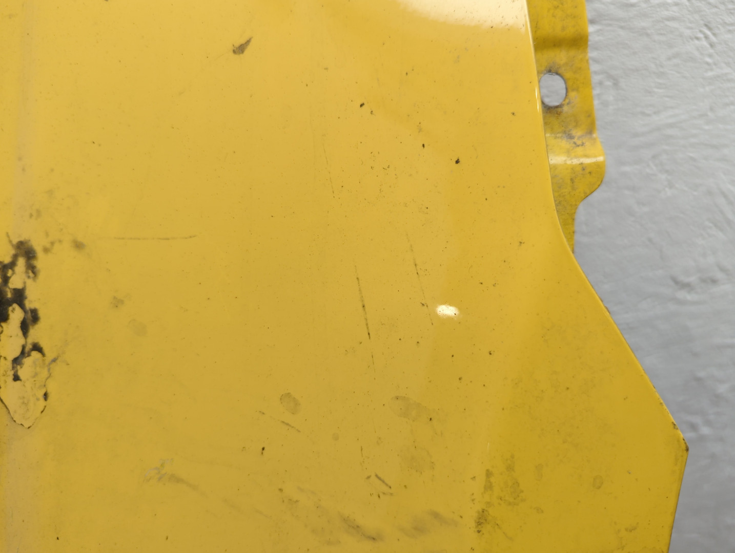 Крыло переднее правое