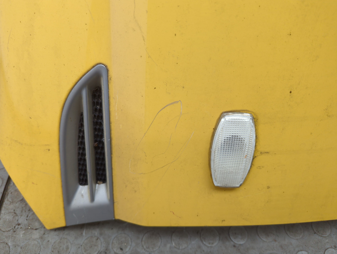 Крыло переднее правое