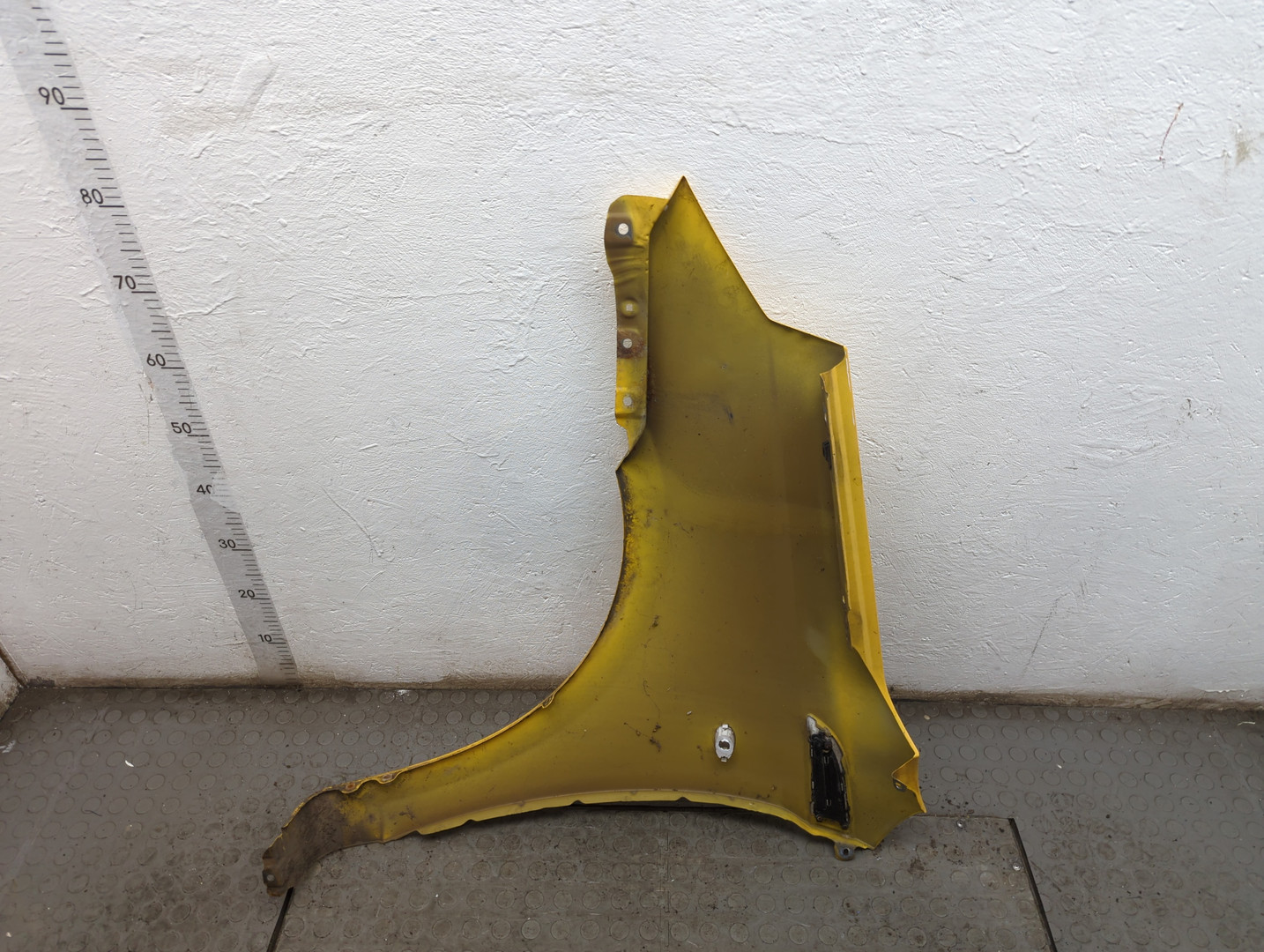 Крыло переднее правое