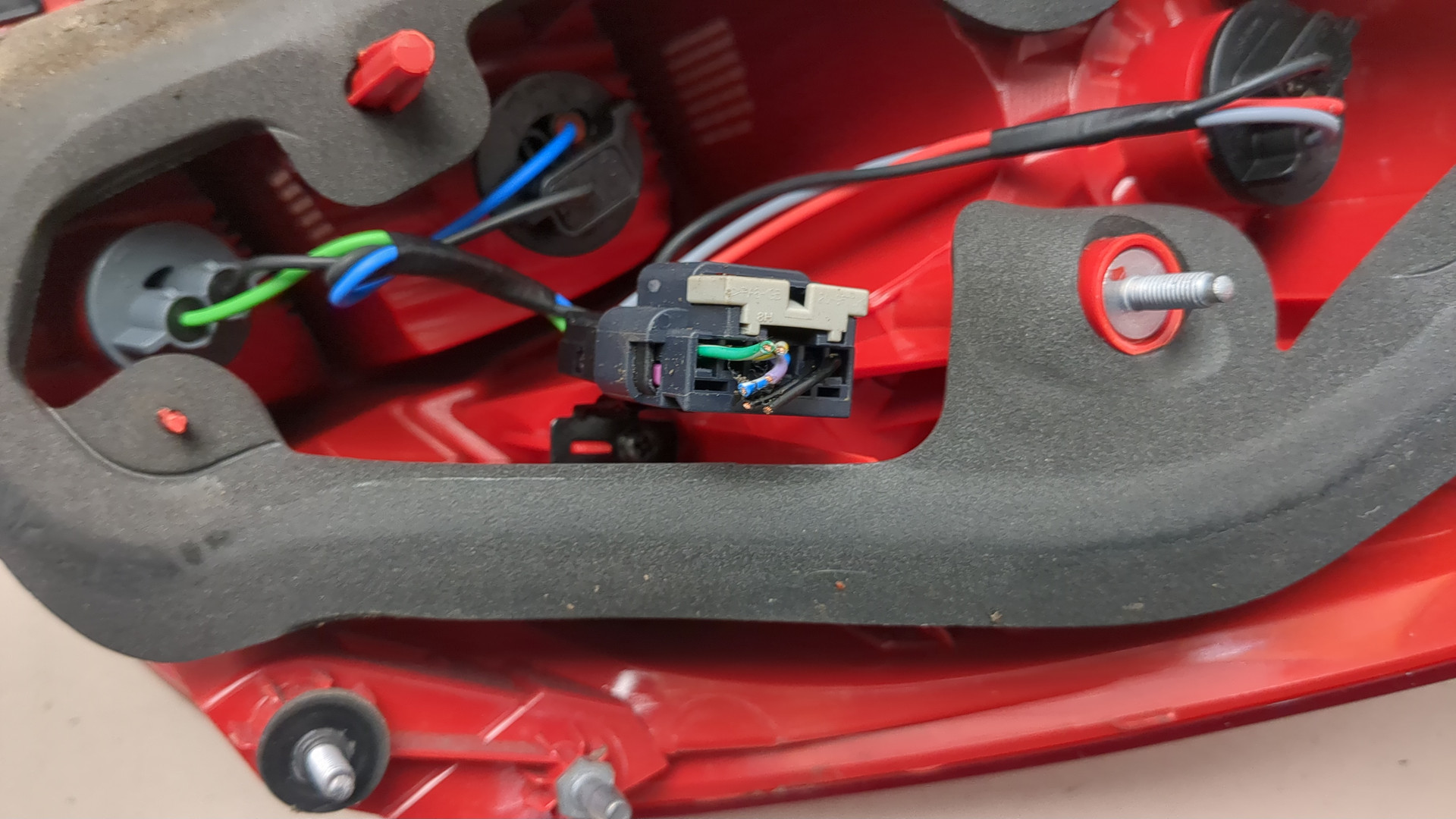 Фонарь задний левый