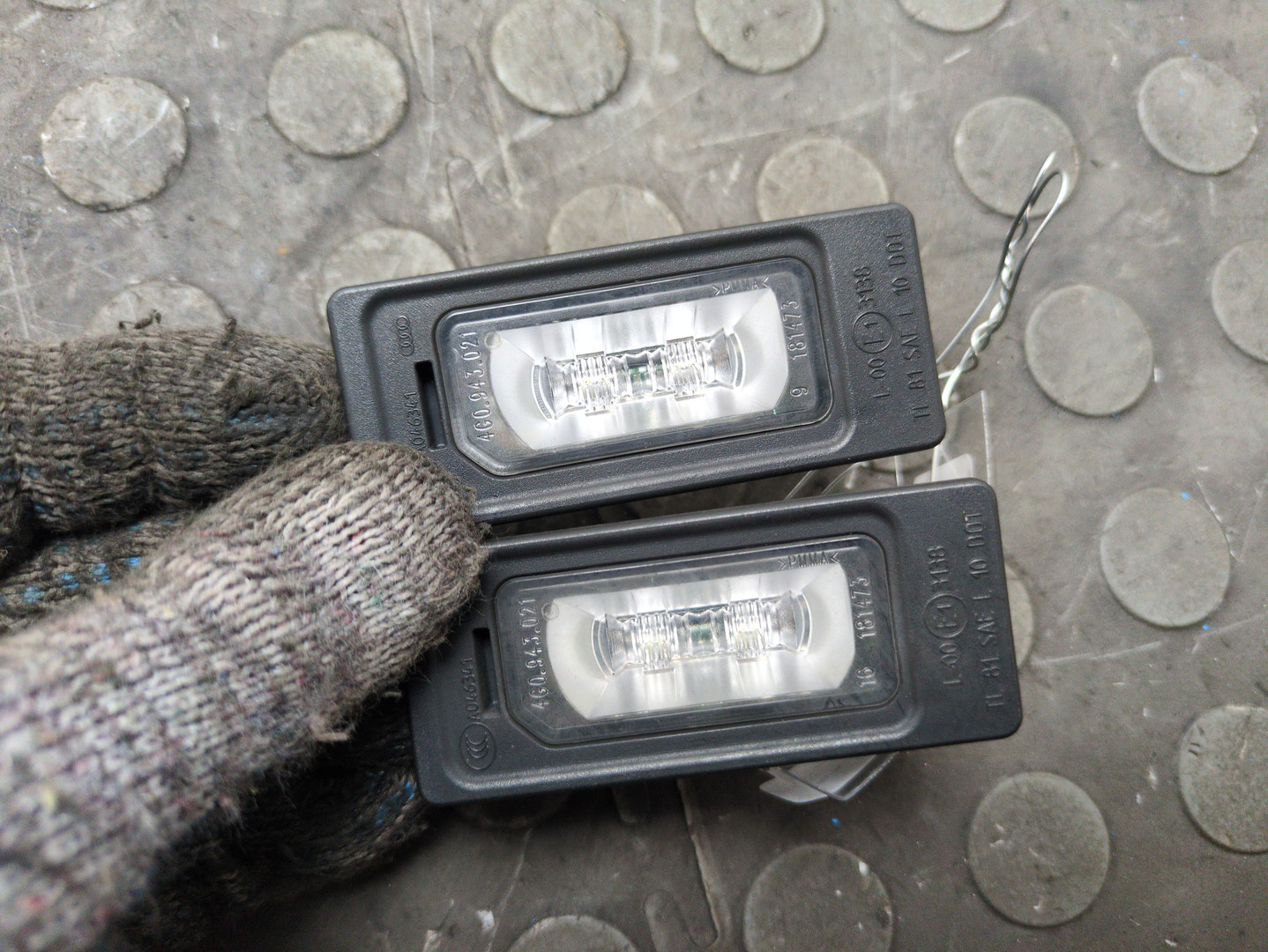 Фонарь подсветки номера