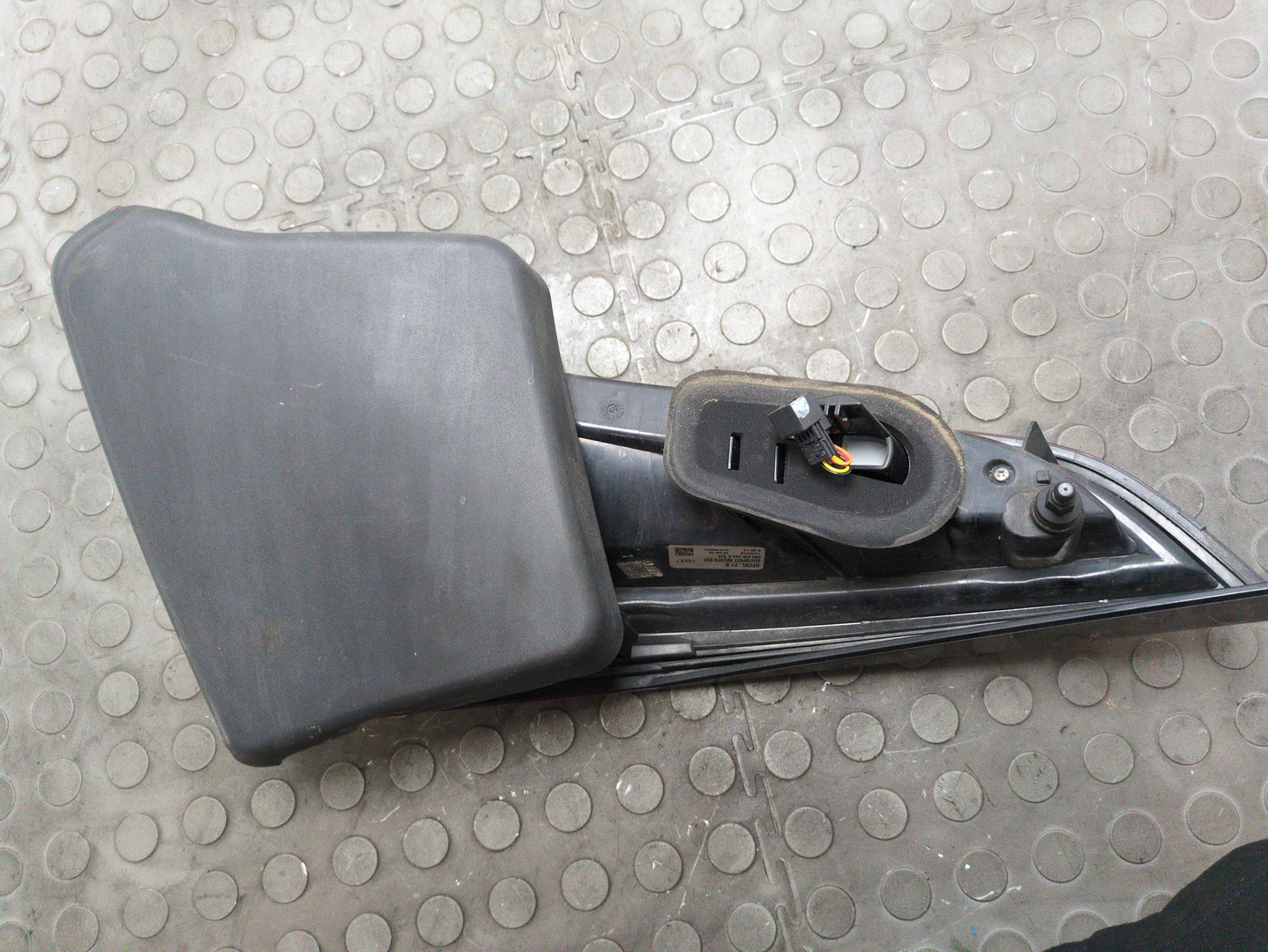 Фонарь задний правый