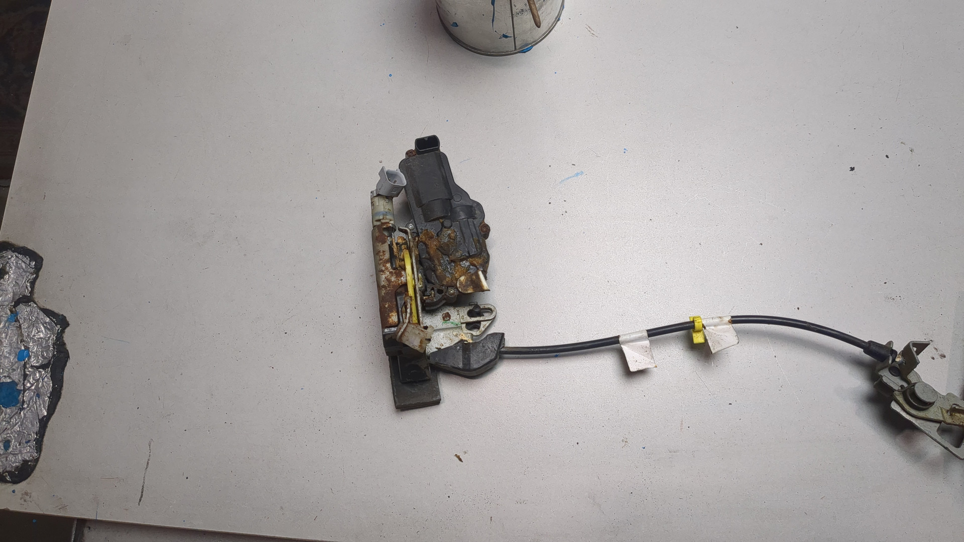 Замок двери задней левой