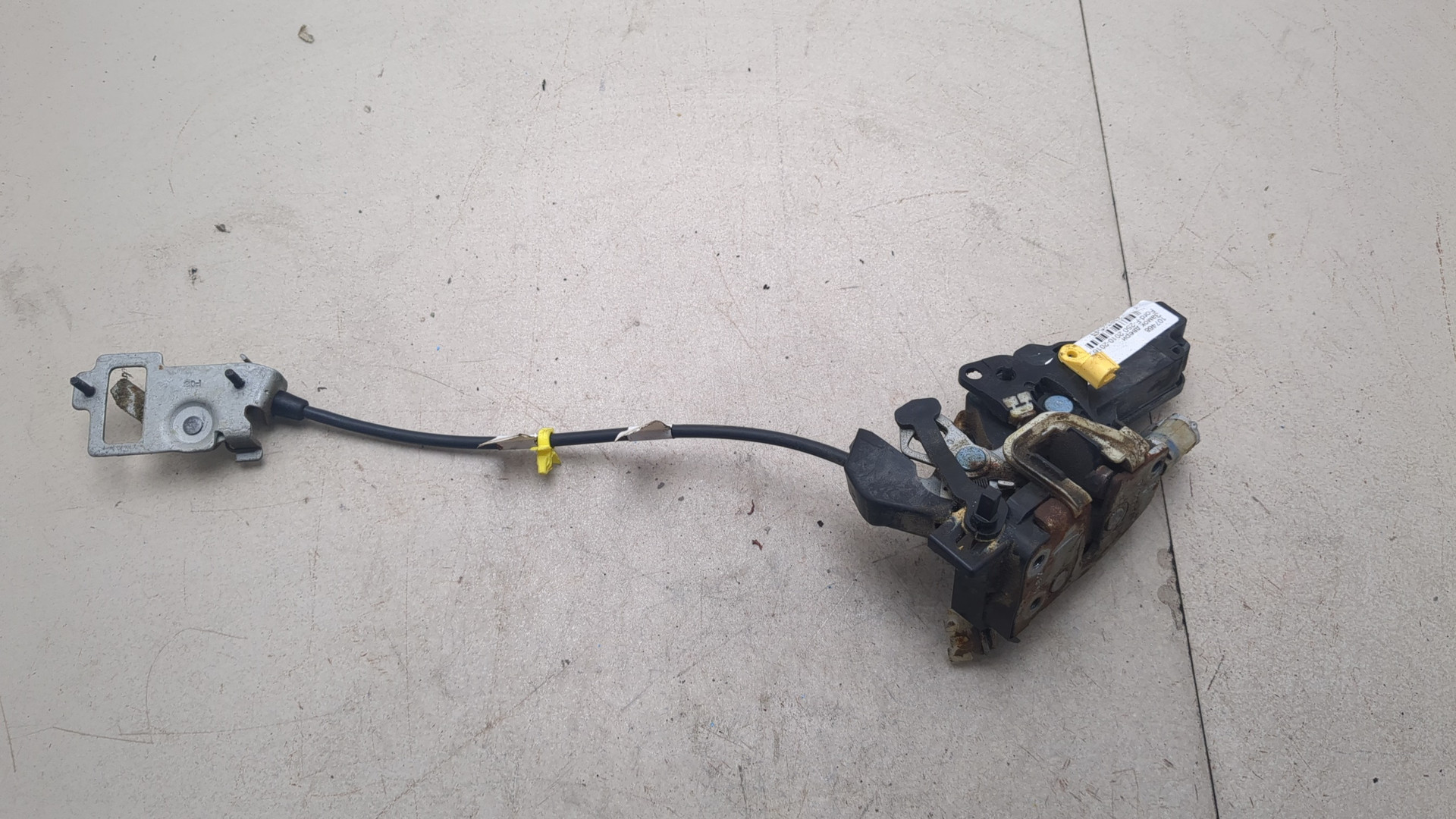 Замок двери задней левой