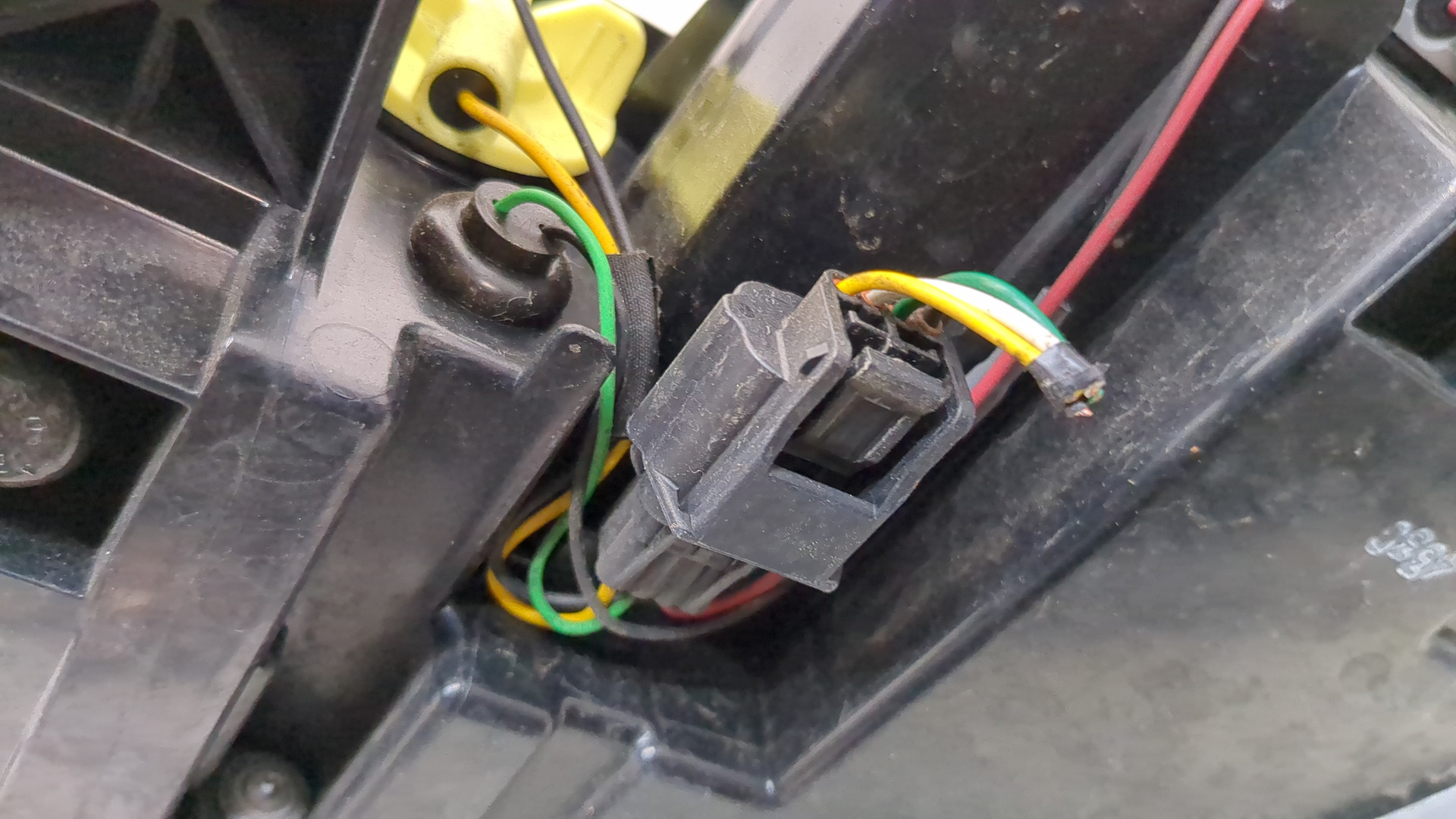 Фонарь задний левый