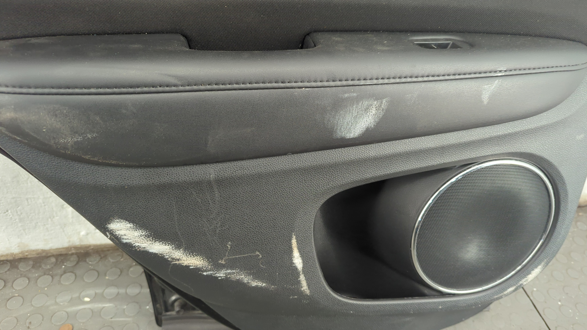 Дверь задняя левая