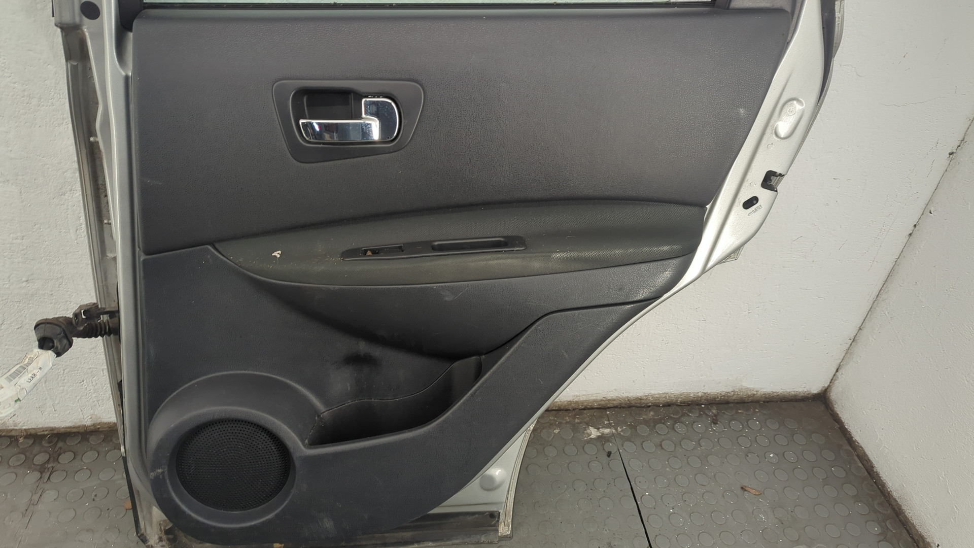 Дверь задняя правая