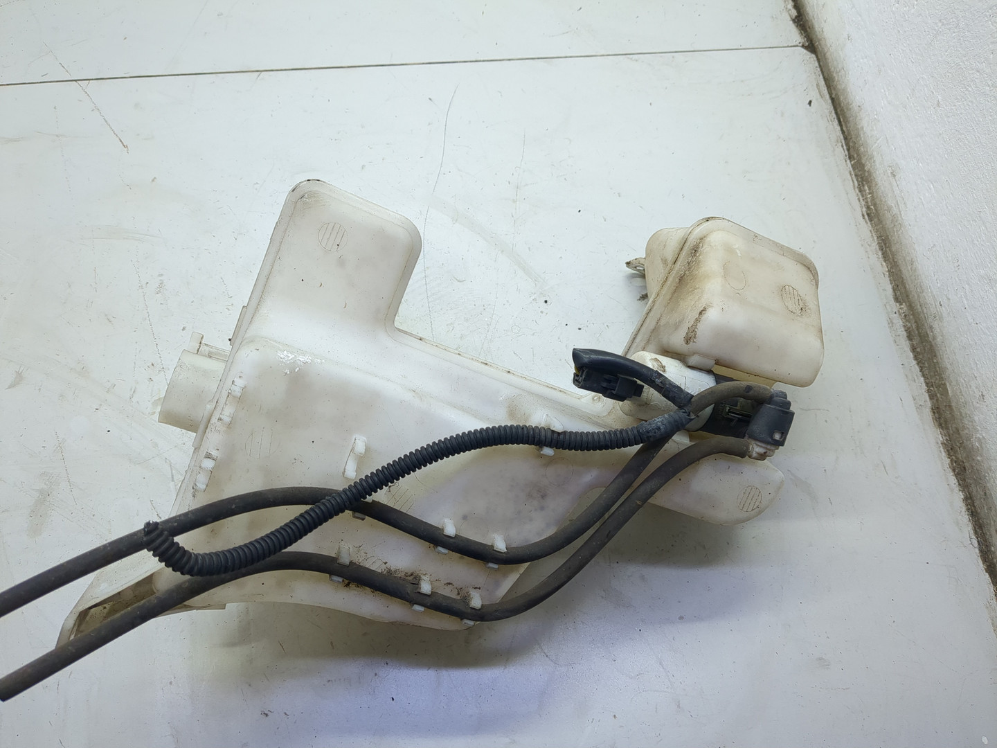 Бачок омывателя лобового стекла