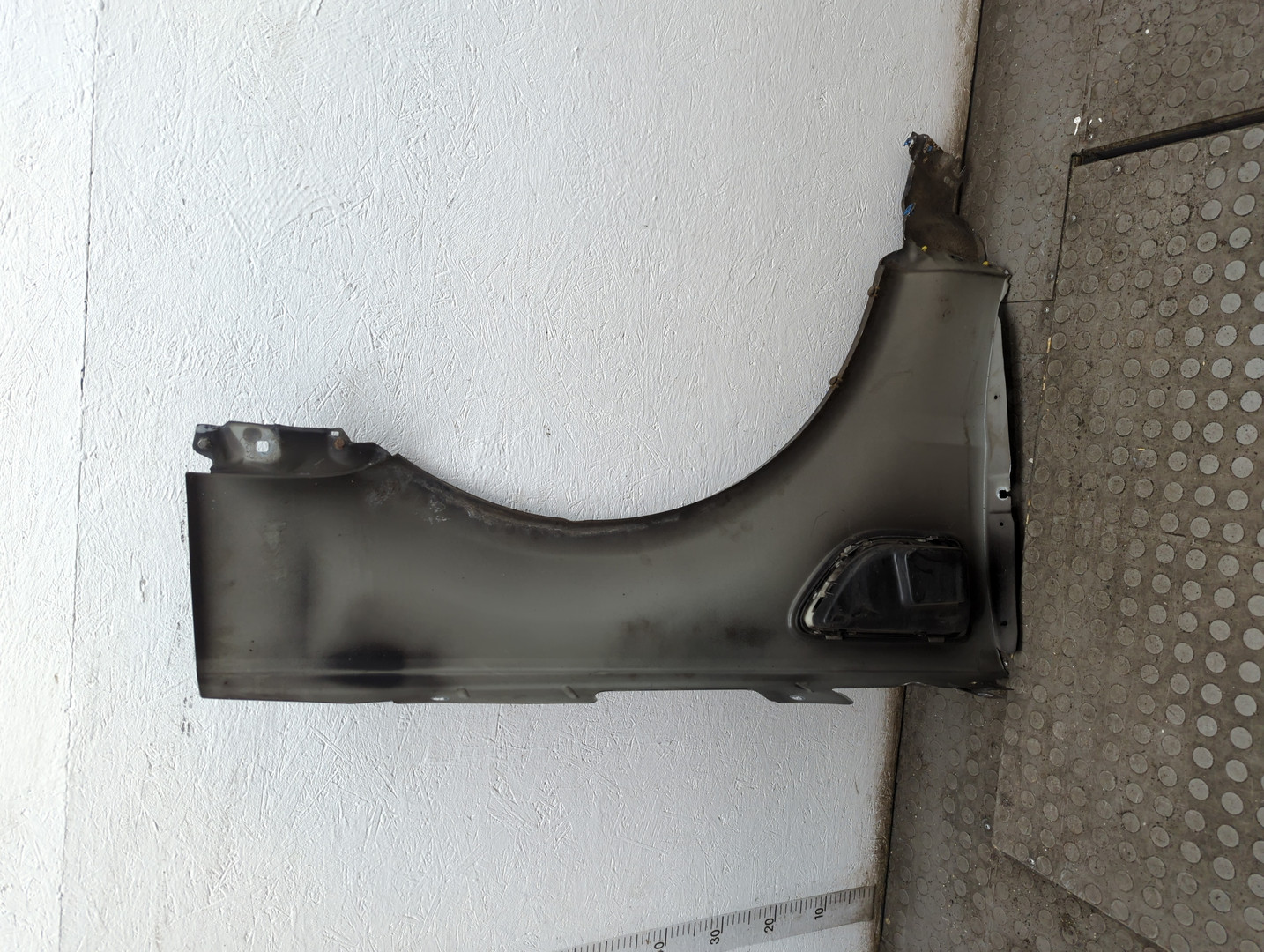 Крыло переднее левое