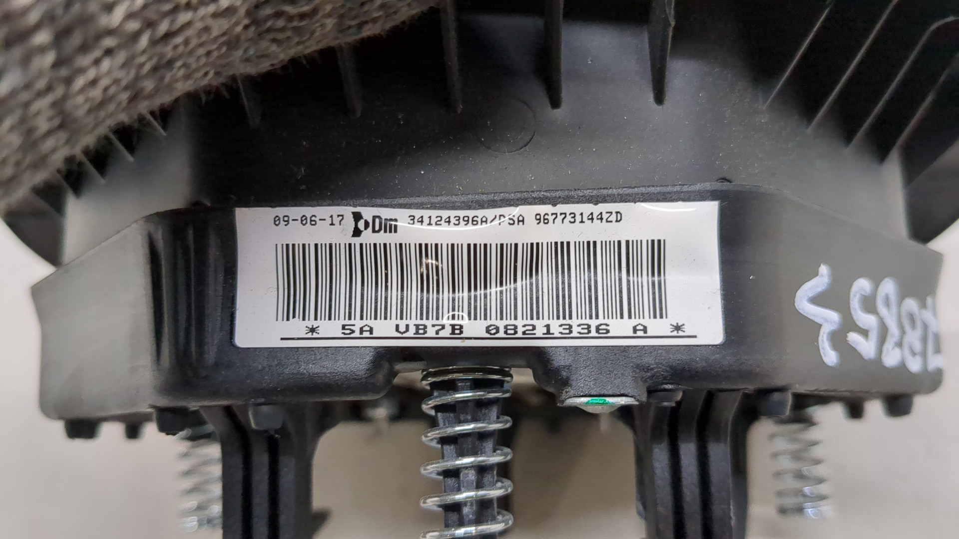 Подушка безопасности в рулевое колесо