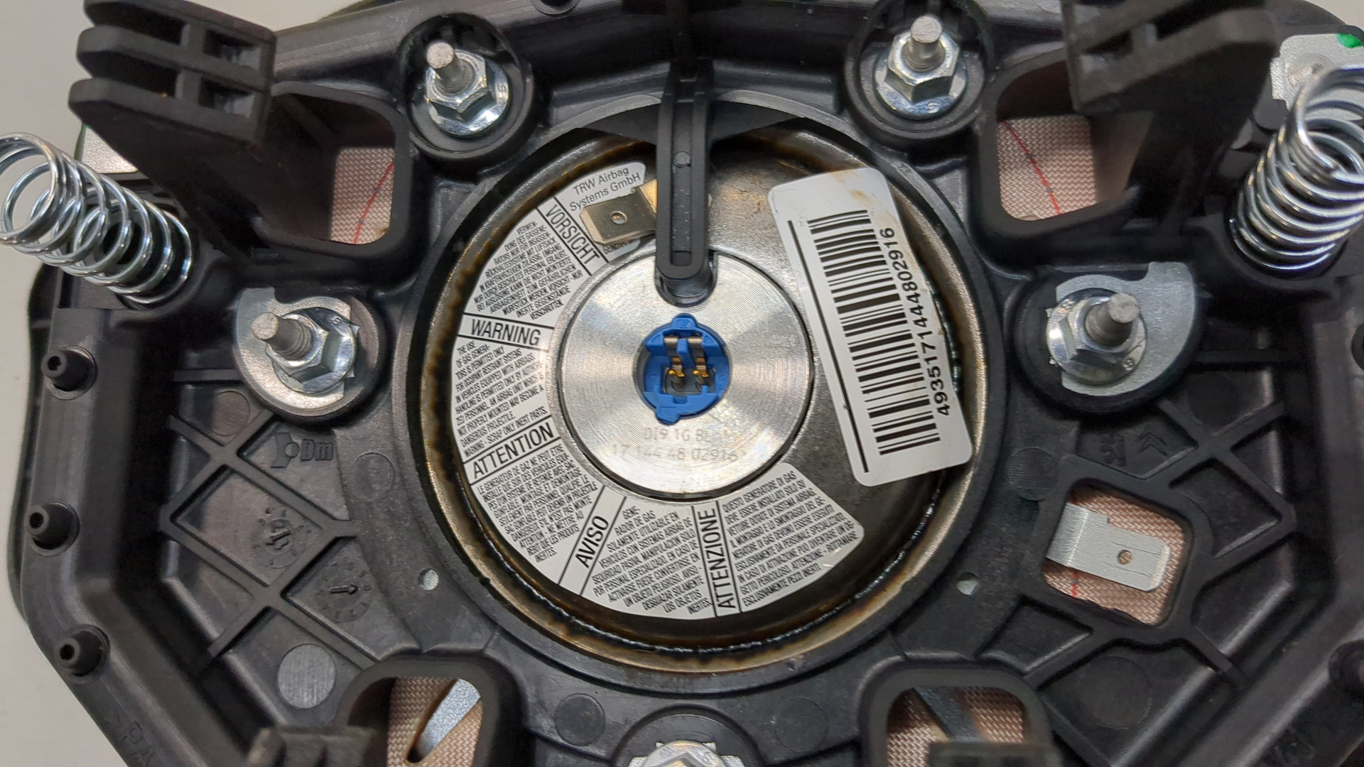 Подушка безопасности в рулевое колесо